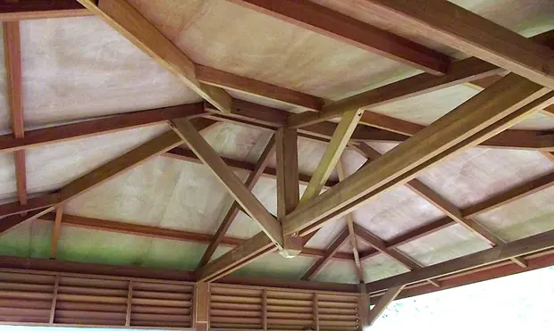 Charpente d'auvent bois en sous-face